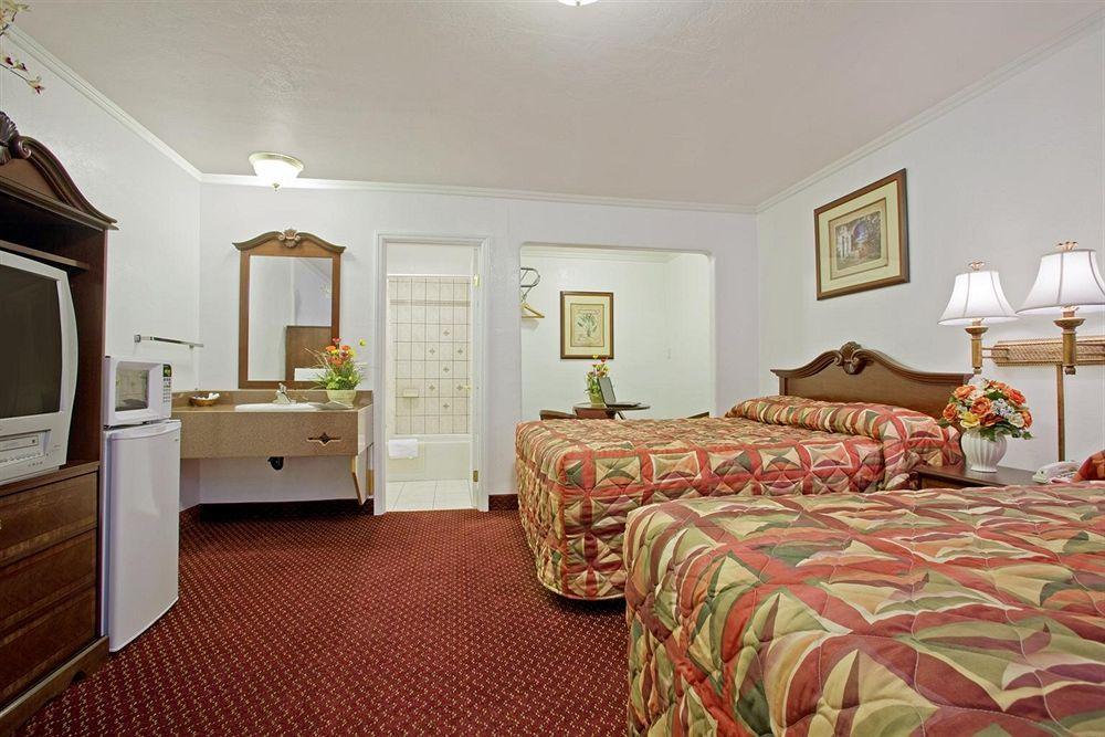 Americas Best Value Inn & Suites Klamath Falls Exterior photo